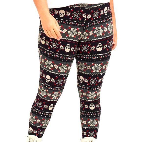 NWT TORRID LEGGING SKULL PRINT SNOWFLAKE LEGGING - Plus Size 1X - Picture 1 of 9